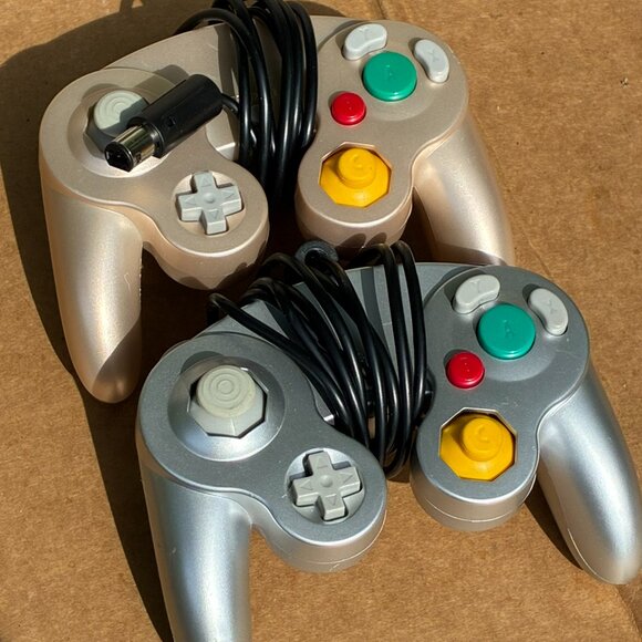 Nintendo Gamecube Controller Gray Platinum Silver & Starlight Gold - Picture 1 of 5